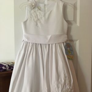 Girl’s white dress